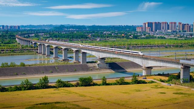 成都6月实行新高铁运行时刻图，直达珠海、北海、湛江、玉溪、济南、张家港动车